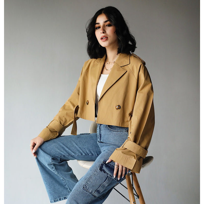 Short Trench Coat: The Perfect Style for Any Season and Occasion插图1 Oversized short trench jacket